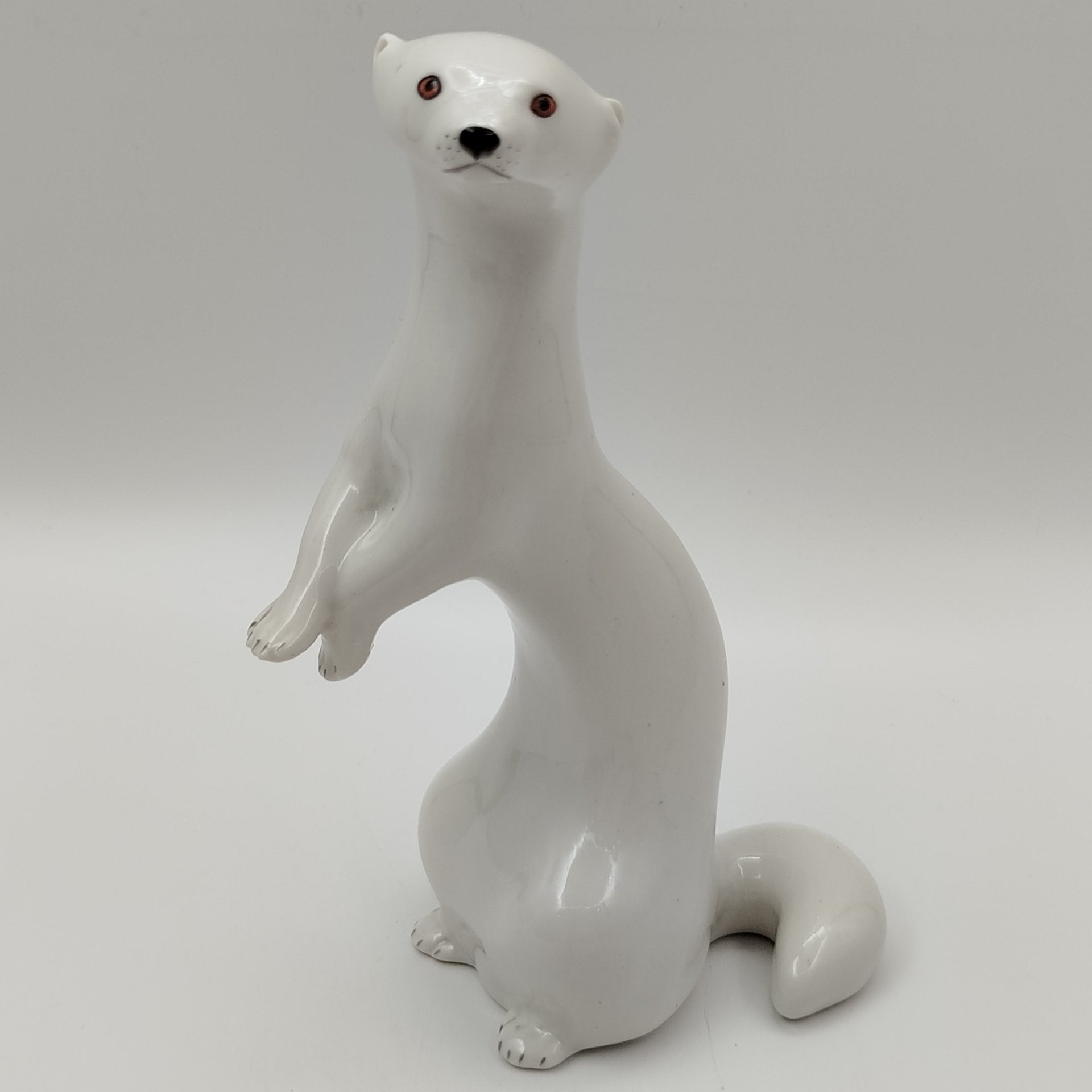 Статуэтка "Ласка", фарфор, роспись, Ленинградский фарфоровый завод (ЛФЗ), СССР, 1970-1986 гг.