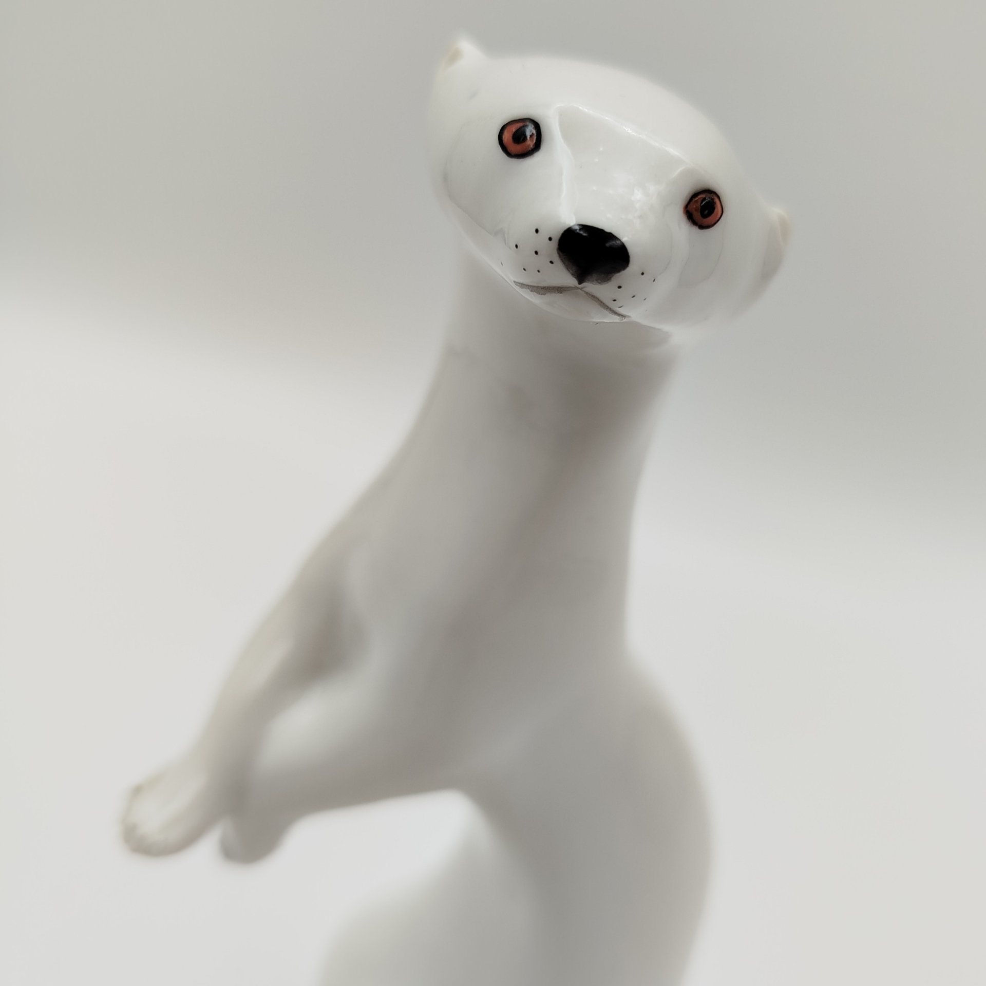 Статуэтка "Ласка", фарфор, роспись, Ленинградский фарфоровый завод (ЛФЗ), СССР, 1970-1986 гг.