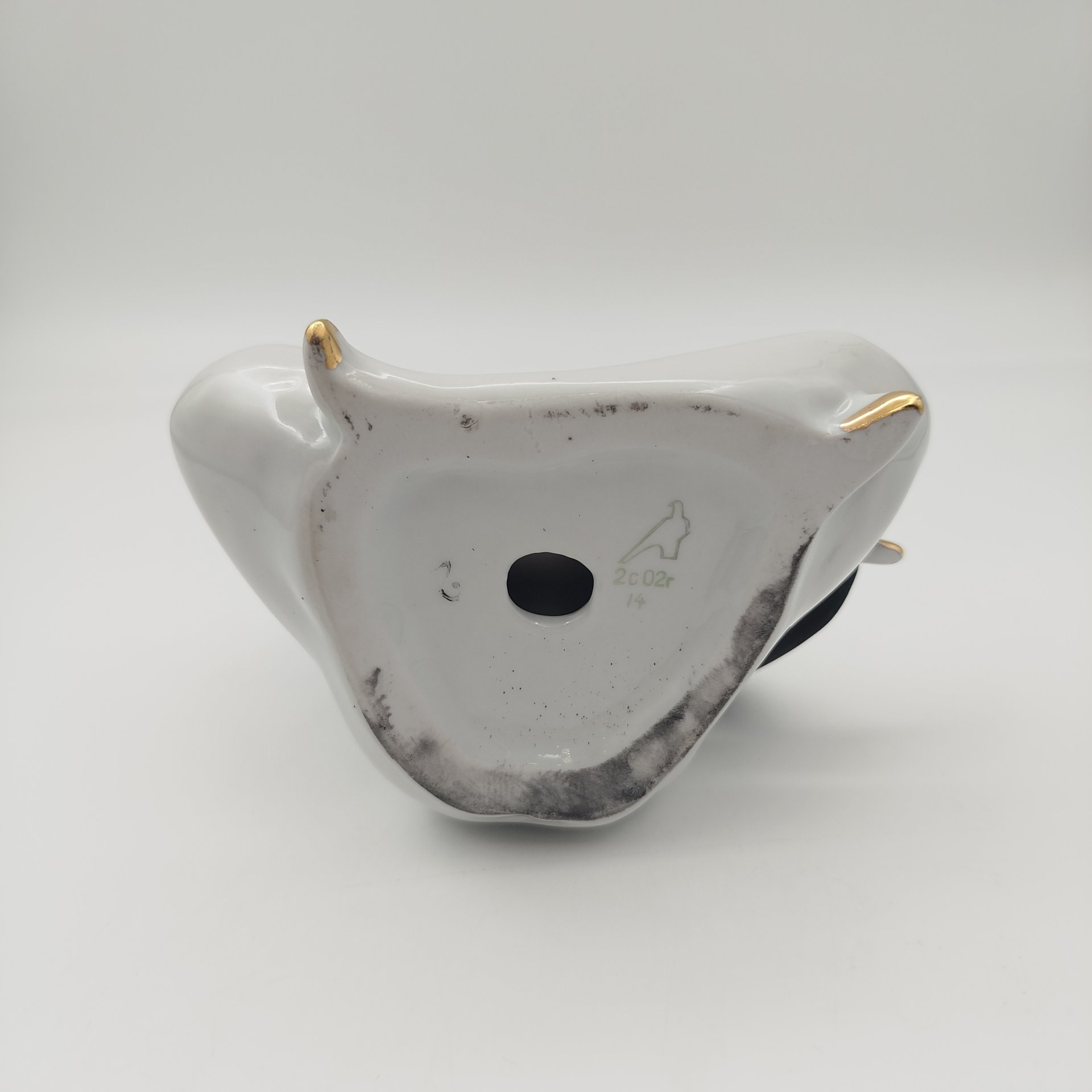 Статуэтка "Шахерезада", скульптор Богданова О.М., фарфор, крытьё, золочение, Дулевский фарфоровый завод (Дулёво), Российская Федерация, 2002 г.