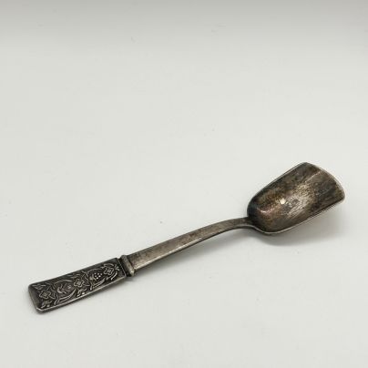 Совочек для сахара с цветочным декором на ручке, мНЦ (медь-никель-цинк), Таллинский ювелирный завод, СССР, 1960-1990 гг.