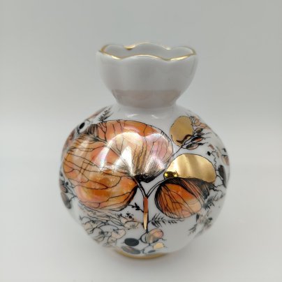 Ваза из сервиза "Золотая осень", автор формы С.Е. Яковлева, автор росписи Н.П. Славина, фарфор, деколь с подрисовкой, люстр, золочение, Ленинградский фарфоровый завод (ЛФЗ), СССР, 1970-1986 гг.