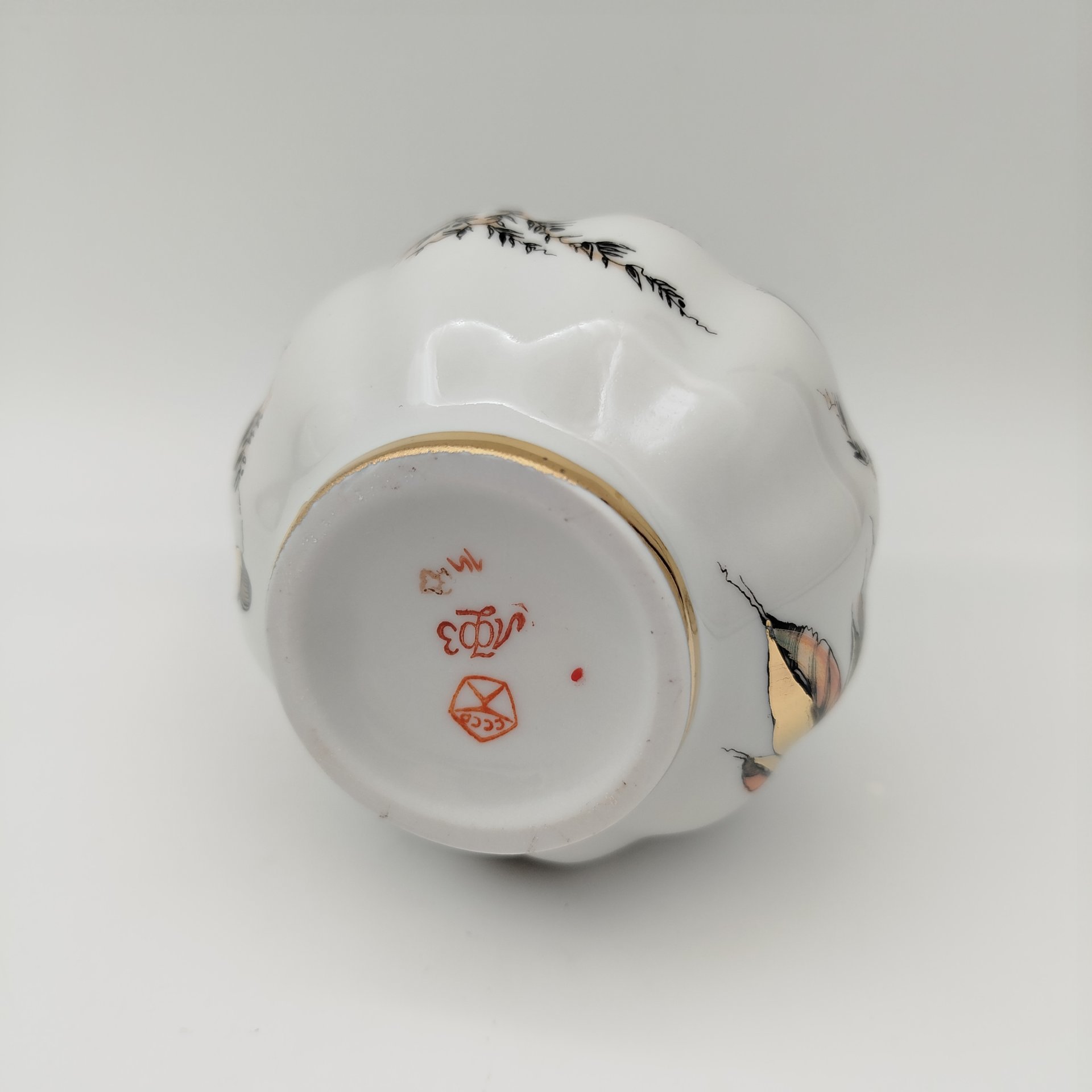 Ваза из сервиза "Золотая осень", автор формы С.Е. Яковлева, автор росписи Н.П. Славина, фарфор, деколь с подрисовкой, люстр, золочение, Ленинградский фарфоровый завод (ЛФЗ), СССР, 1970-1986 гг.