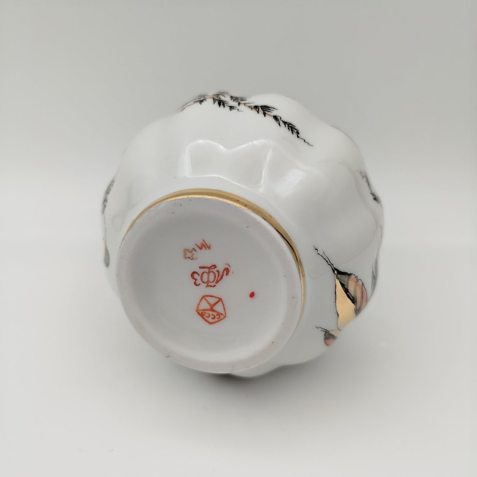 Ваза из сервиза "Золотая осень", автор формы С.Е. Яковлева, автор росписи Н.П. Славина, фарфор, деколь с подрисовкой, люстр, золочение, Ленинградский фарфоровый завод (ЛФЗ), СССР, 1970-1986 гг.