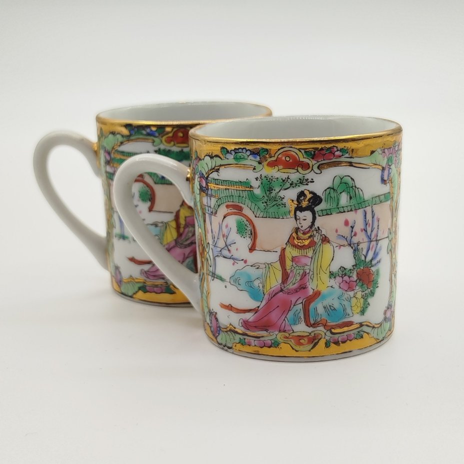 Пара кофейных чашек "Красавица в саду", фарфор, деколь, роспись эмалевыми красками, золочение, Zhongguo Zhi Zao, Китай, 1960-1980 гг.