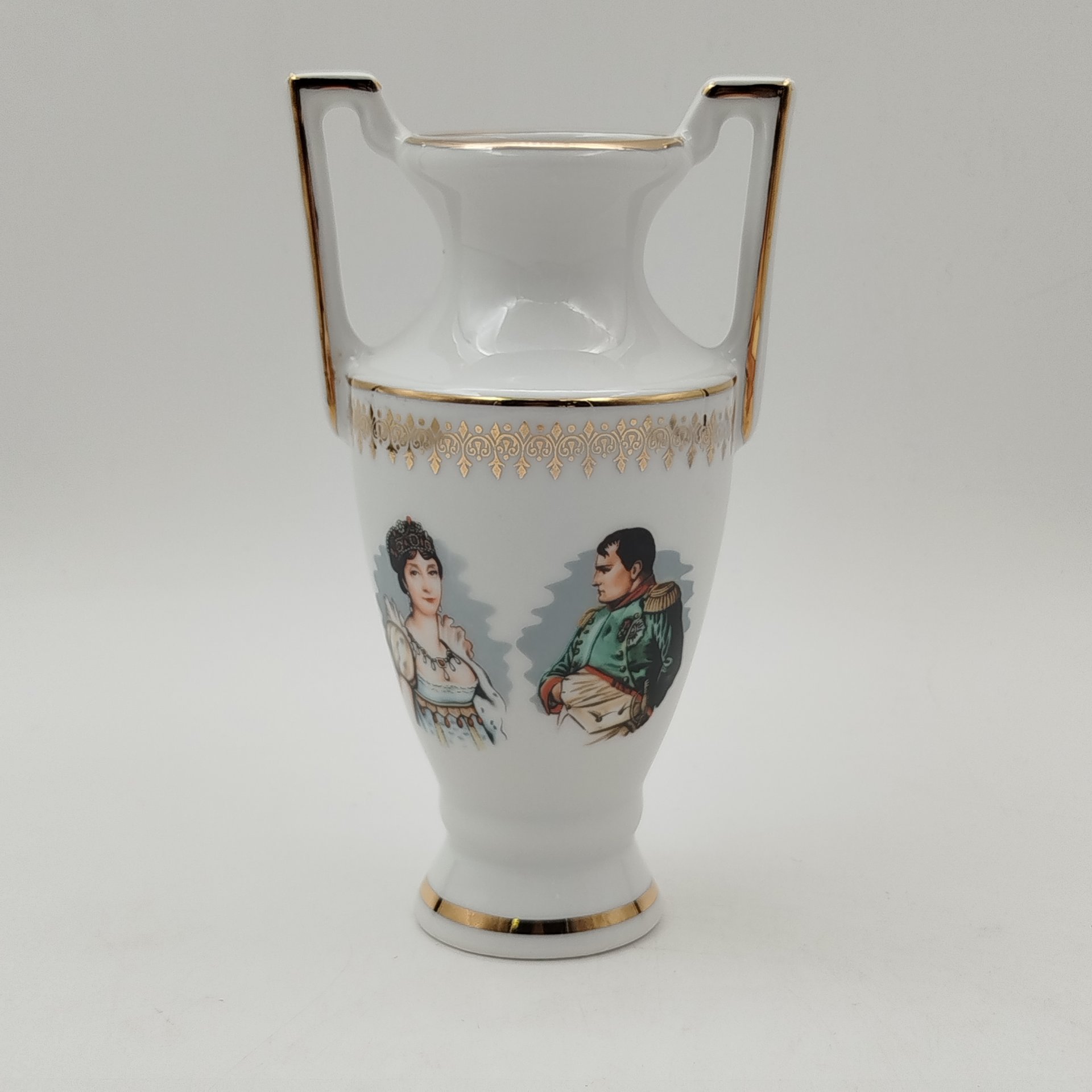Ваза миниатюрная "Наполеон и Жозефина", Porcelaine De Luxe, фарфор, деколь, золочение, Франция, 1970-1990 гг.