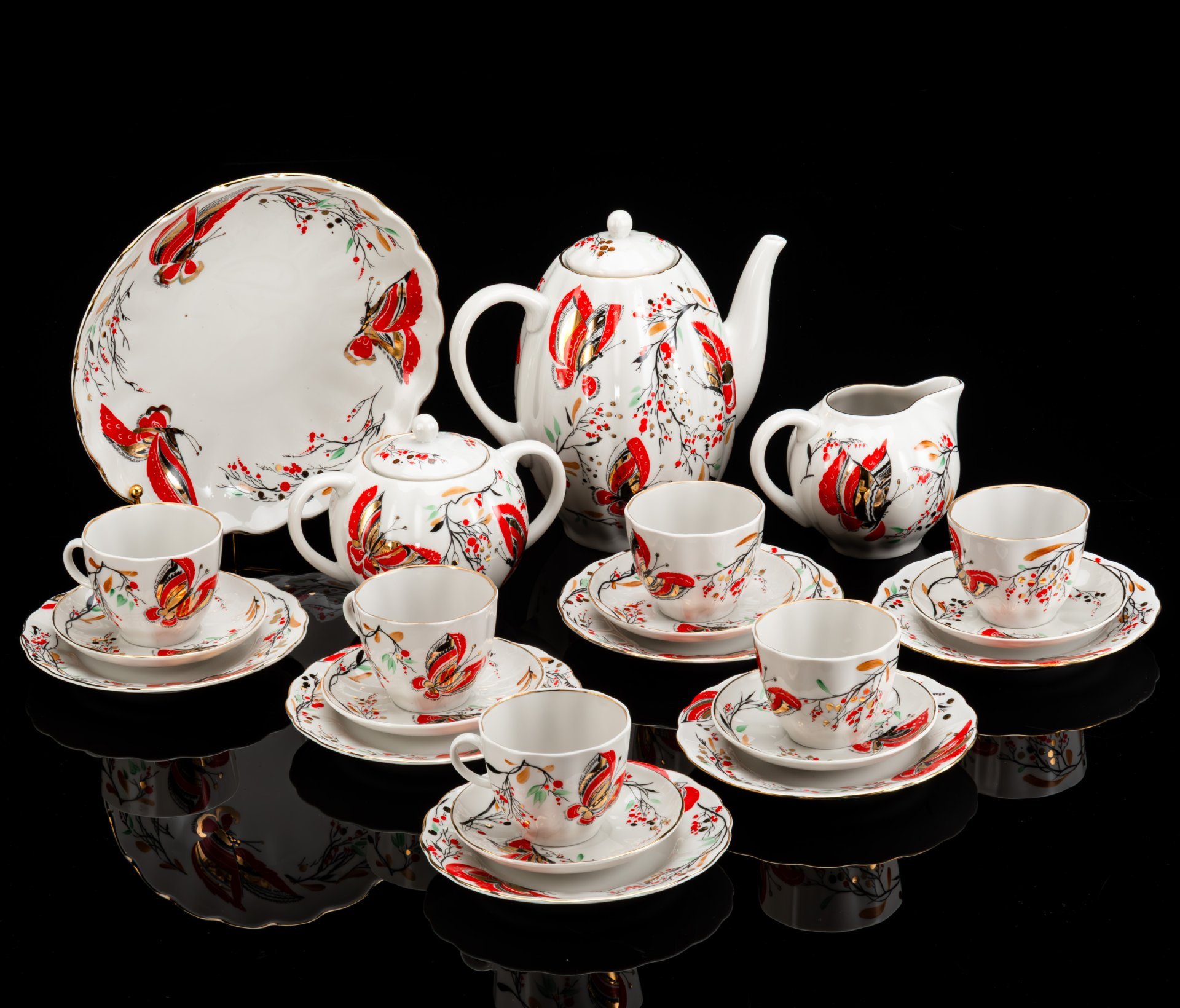 Сервиз кофейный "Бабочки" в оригинальной коробке, на 6 персон (22 предмета), автор формы Яковлева С.Е., автор росписи Григорьева Л.И., фарфор, деколь с подрисовкой, золочение, Ленинградский фарфоровый завод (ЛФЗ), Российская Федерация, 1992-2001 гг.