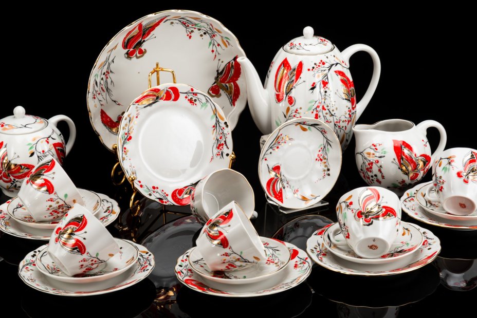 Сервиз кофейный "Бабочки" в оригинальной коробке, на 6 персон (22 предмета), автор формы Яковлева С.Е., автор росписи Григорьева Л.И., фарфор, деколь с подрисовкой, золочение, Ленинградский фарфоровый завод (ЛФЗ), Российская Федерация, 1992-2001 гг.