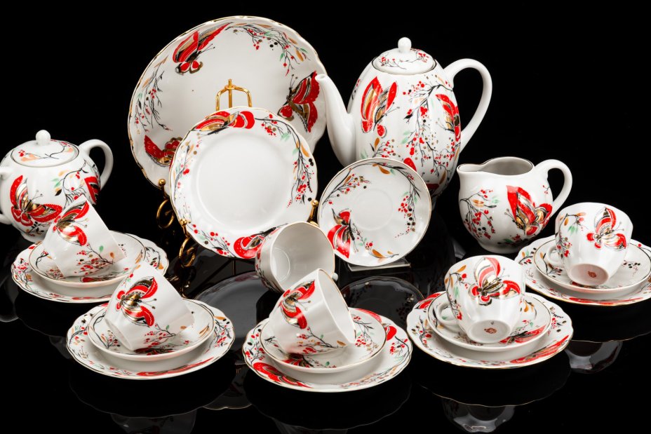 Сервиз кофейный "Бабочки" в оригинальной коробке, на 6 персон (22 предмета), автор формы Яковлева С.Е., автор росписи Григорьева Л.И., фарфор, деколь с подрисовкой, золочение, Ленинградский фарфоровый завод (ЛФЗ), Российская Федерация, 1992-2001 гг.