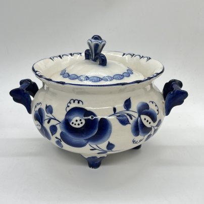 Ёмкость для  сервировки сыпучих или жидких продуктов с расписным цветочным декором, фарфор, роспись, Объединение «Гжель», СССР, 1972-1985 гг.