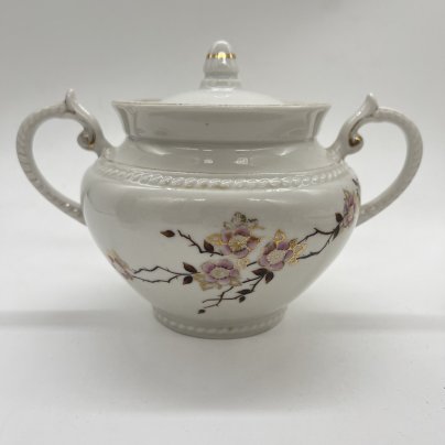 Сахарница с расписным цветочным декором, фарфор, роспись, золочение, Рижский фарфорово-фаянсовый завод, СССР, 1950-1960 гг.