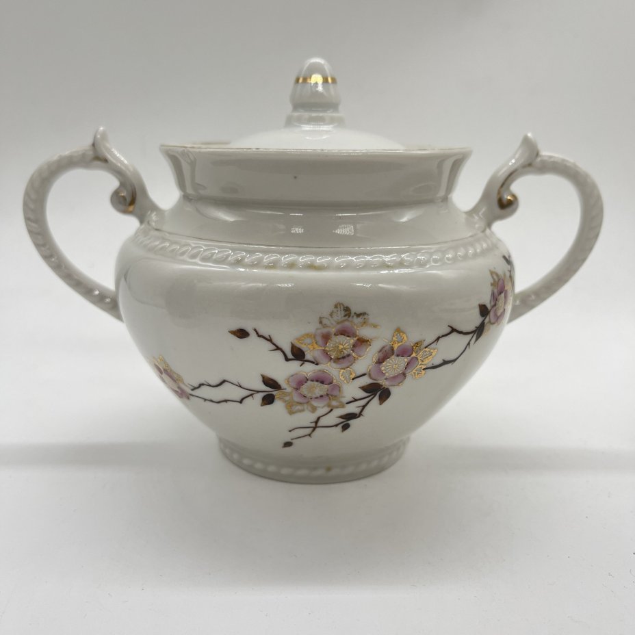 Сахарница с расписным цветочным декором, фарфор, роспись, золочение, Рижский фарфорово-фаянсовый завод, СССР, 1950-1960 гг.