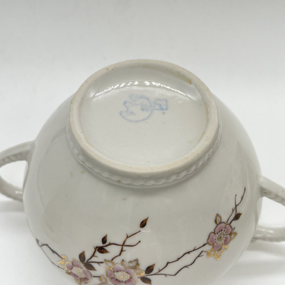 Сахарница с расписным цветочным декором, фарфор, роспись, золочение, Рижский фарфорово-фаянсовый завод, СССР, 1950-1960 гг.