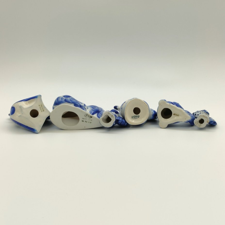 Набор из пяти статуэток и солонки "Петухи", Гжель