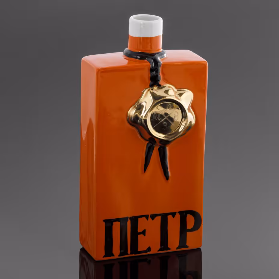 Штоф "Петровская" (Russian vodka) для Московского ликеро-водочного завода, художник П.В. Леонов, фарфор, крытье, роспись, золочение, Дулевский фарфоровый завод (Дулёво), СССР, 1970-1980 гг., Дулевский фарфоровый завод (Дулёво)