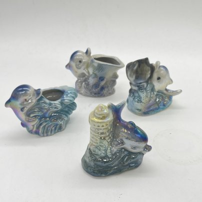 Набор из 4 статуэток "Дельфинчики" с морскими атрибутами, керамика, люстр, аэрограф, Россия, 1990-2010 гг.