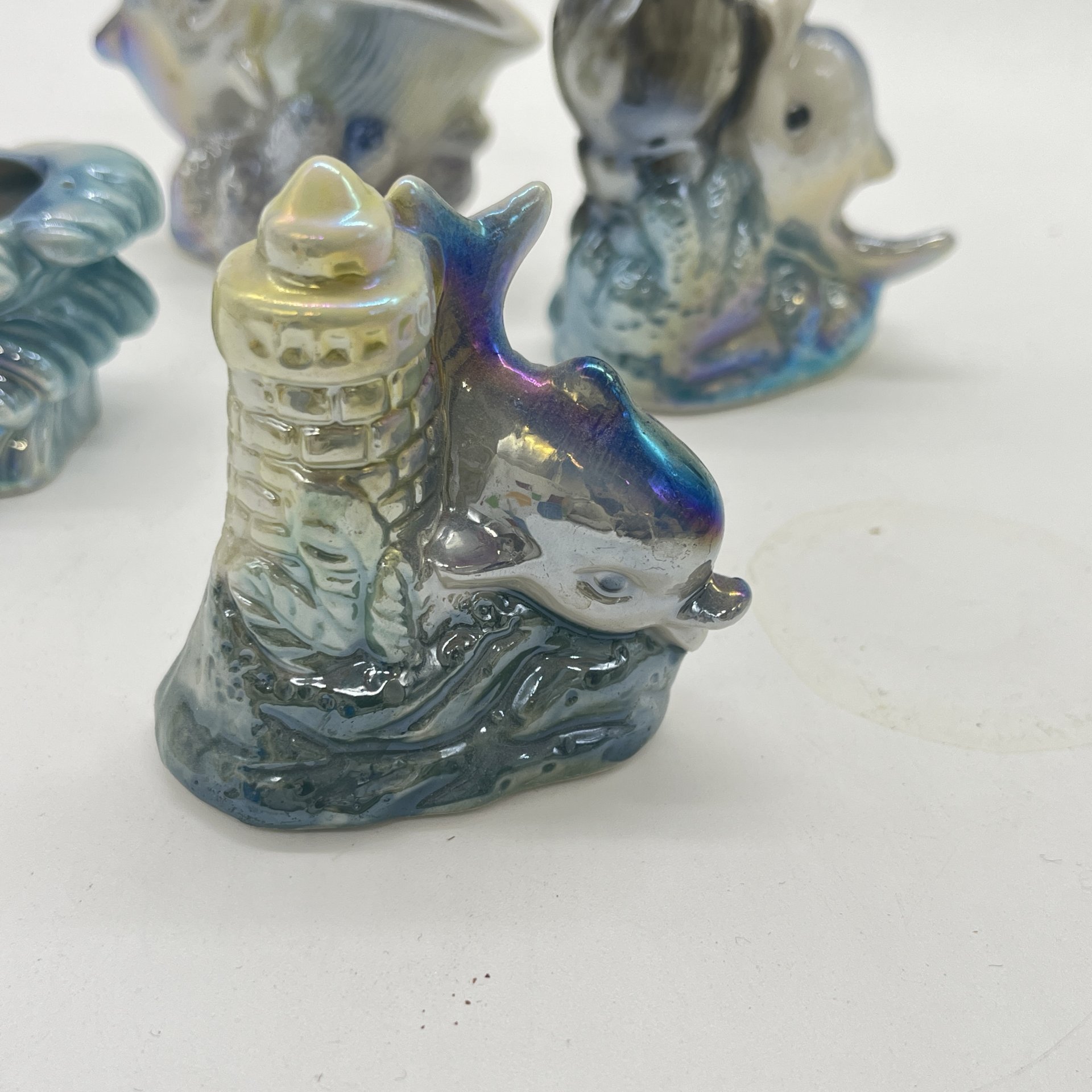 Набор из 4 статуэток "Дельфинчики" с морскими атрибутами, керамика, люстр, аэрограф, Россия, 1990-2010 гг.