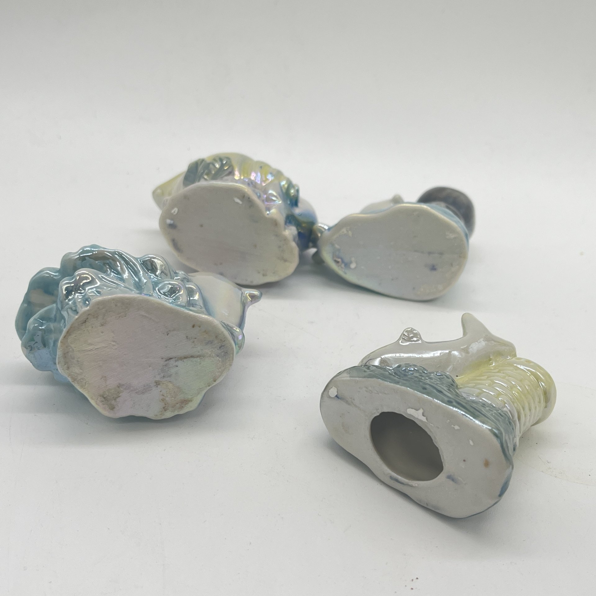 Набор из 4 статуэток "Дельфинчики" с морскими атрибутами, керамика, люстр, аэрограф, Россия, 1990-2010 гг.