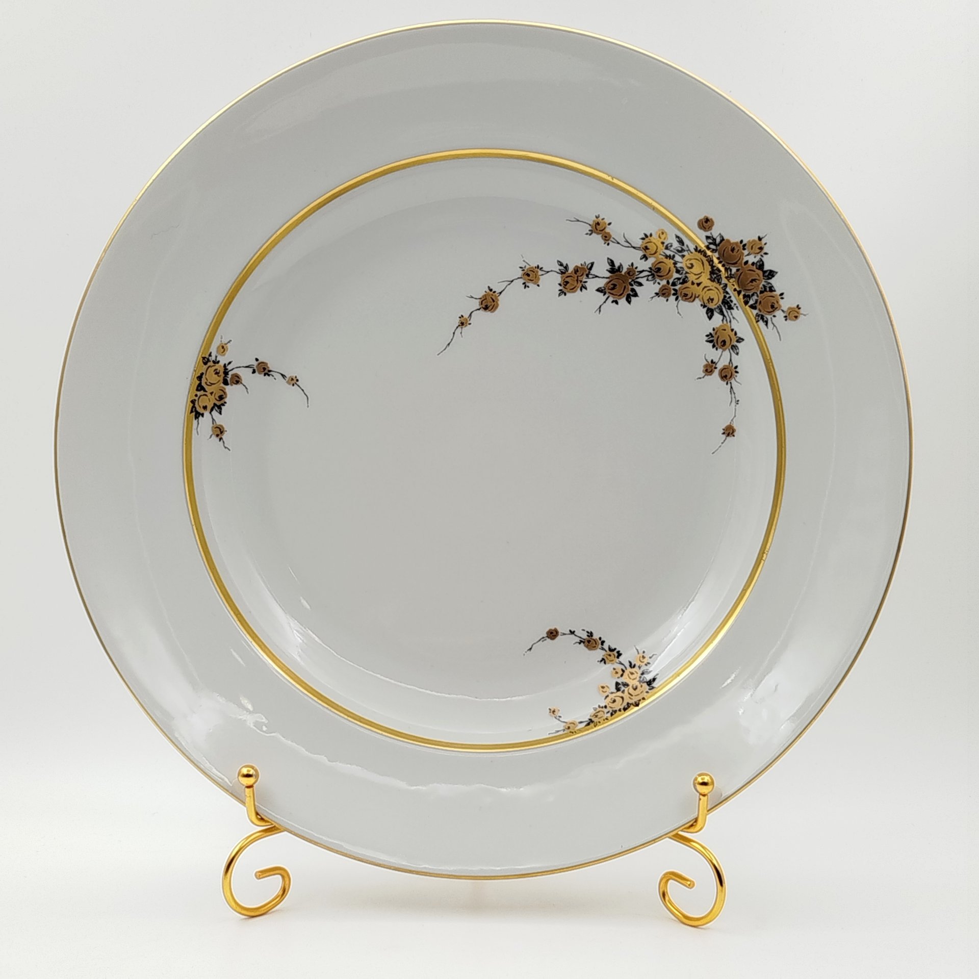 Блюдо круглой формы с цветочным декором золотистого цвета, фарфор, деколь, золочение, Graf Von Henneberg Porzellan, 1777 Jlmenau, ГДР, 1973-1977 гг.