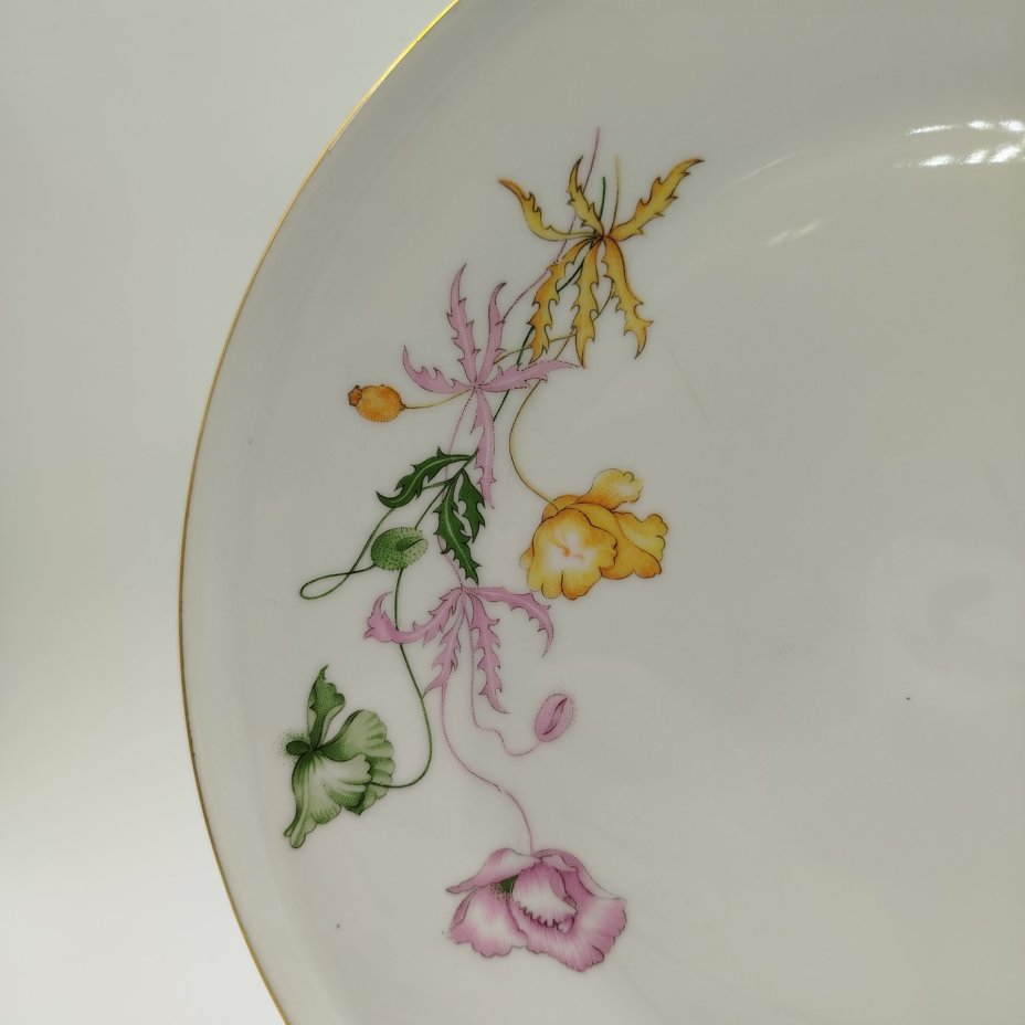 Блюдо округлой формы с растительным декором, фарфор, деколь, золочение, Concordia Lesov, Чехословакия, 1970-1991 гг.