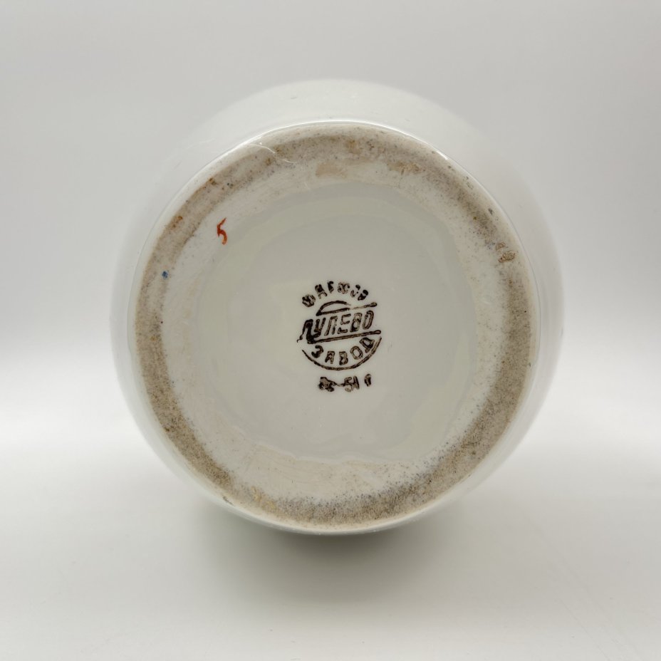 Ваза, украшенная цветочным декором, фарфор, роспись, золочение, Дулевский фарфоровый завод (Дулёво), СССР, 1951 г.