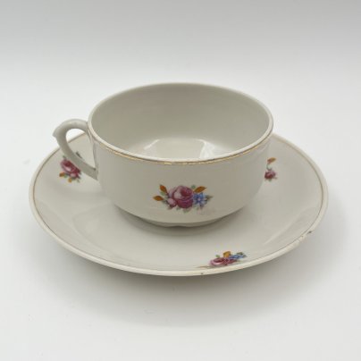 Пара чайная с цветочным декором, фарфор, деколь, золочение, Фарфоровый завод «Пролетарий» (Бронница, Мста), СССР, 1958-1967 гг.