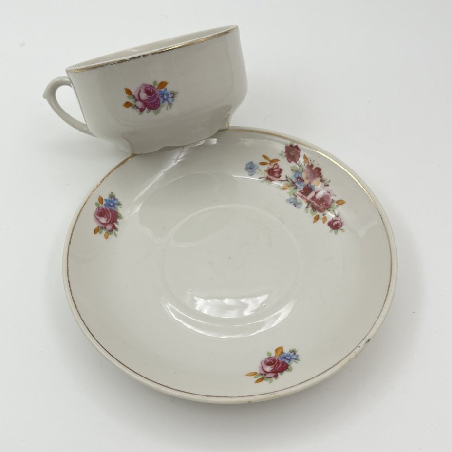 Пара чайная с цветочным декором, фарфор, деколь, золочение, Фарфоровый завод «Пролетарий» (Бронница, Мста), СССР, 1958-1967 гг.