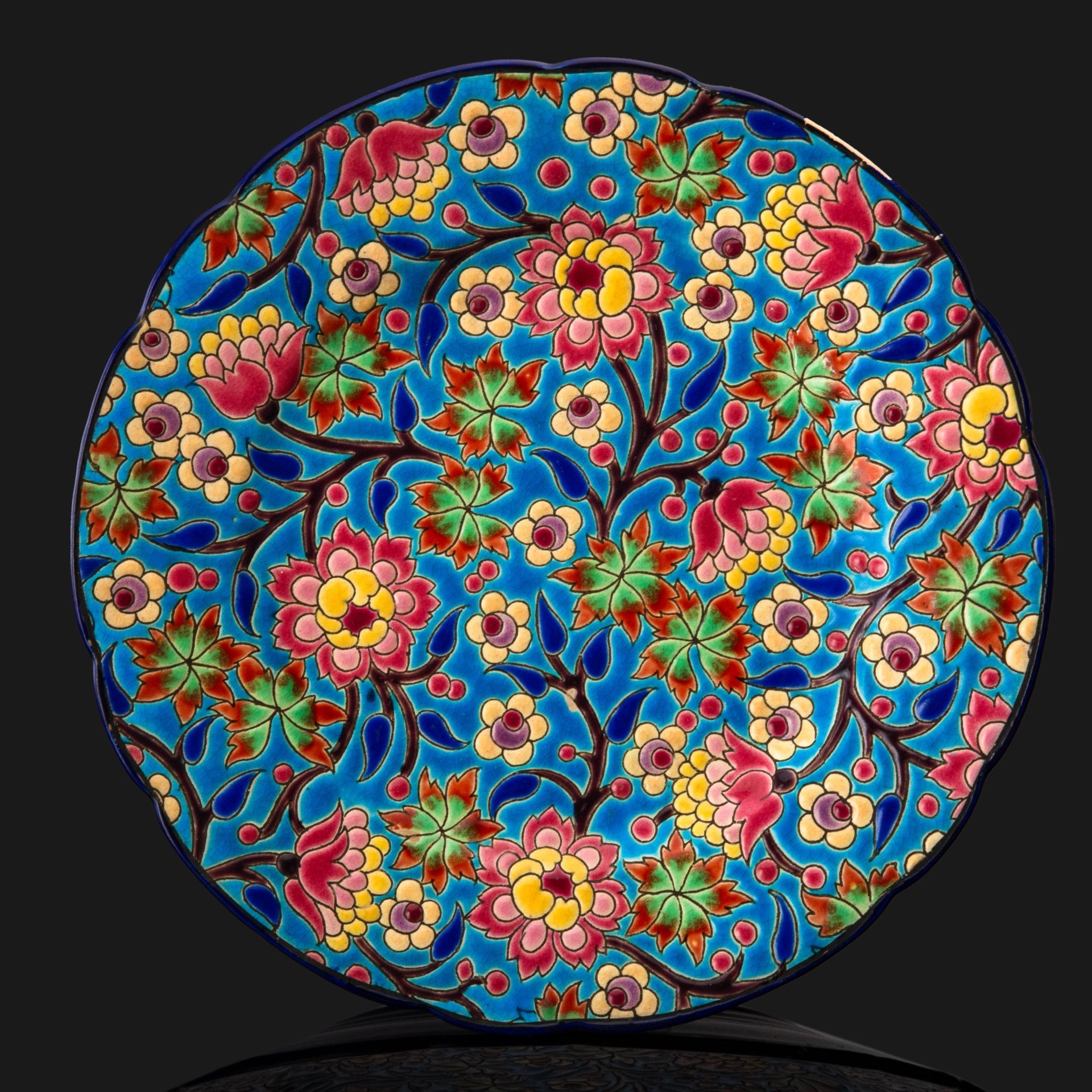 Блюдо декоративное (тарелка)  с цветочным декором , Manufacture des Emaux de Longwy, декор 5670, фаянс, майолика, техника перегородчатых эмалей