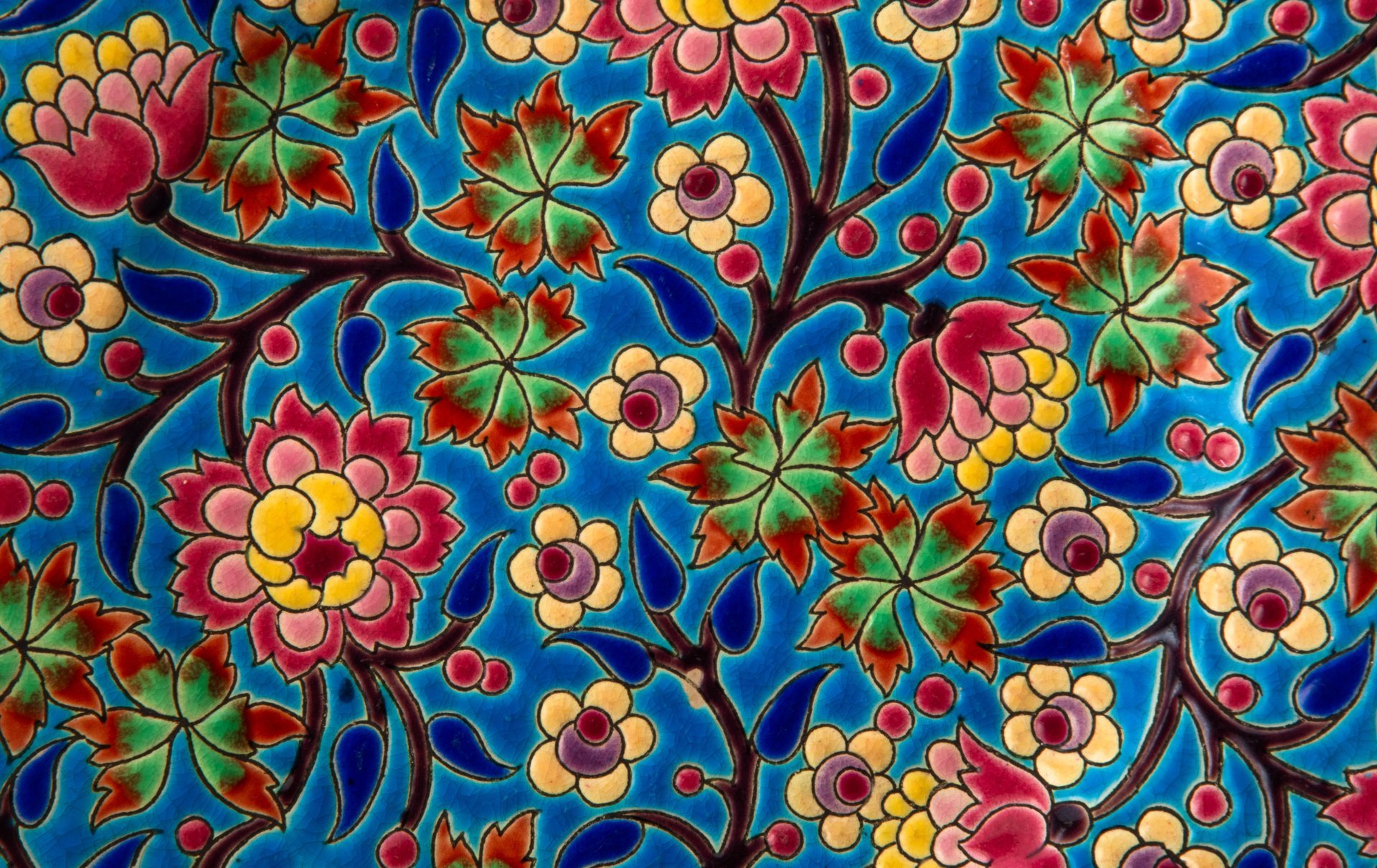 Блюдо декоративное (тарелка)  с цветочным декором , Manufacture des Emaux de Longwy, декор 5670, фаянс, майолика, техника перегородчатых эмалей