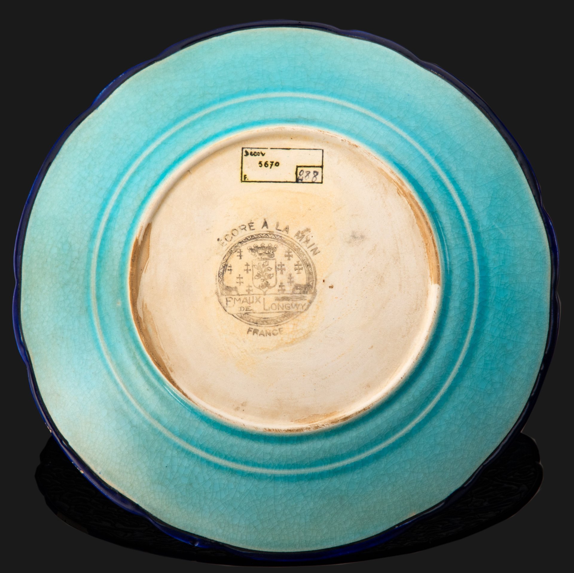 Блюдо декоративное (тарелка)  с цветочным декором , Manufacture des Emaux de Longwy, декор 5670, фаянс, майолика, техника перегородчатых эмалей