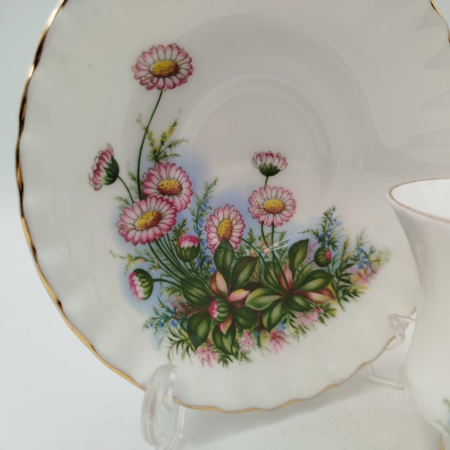 Чайная пара с ярким цветочным декором, фарфор, деколь, золочение, Royal Albert, Великобритания, 1980-2000 гг.