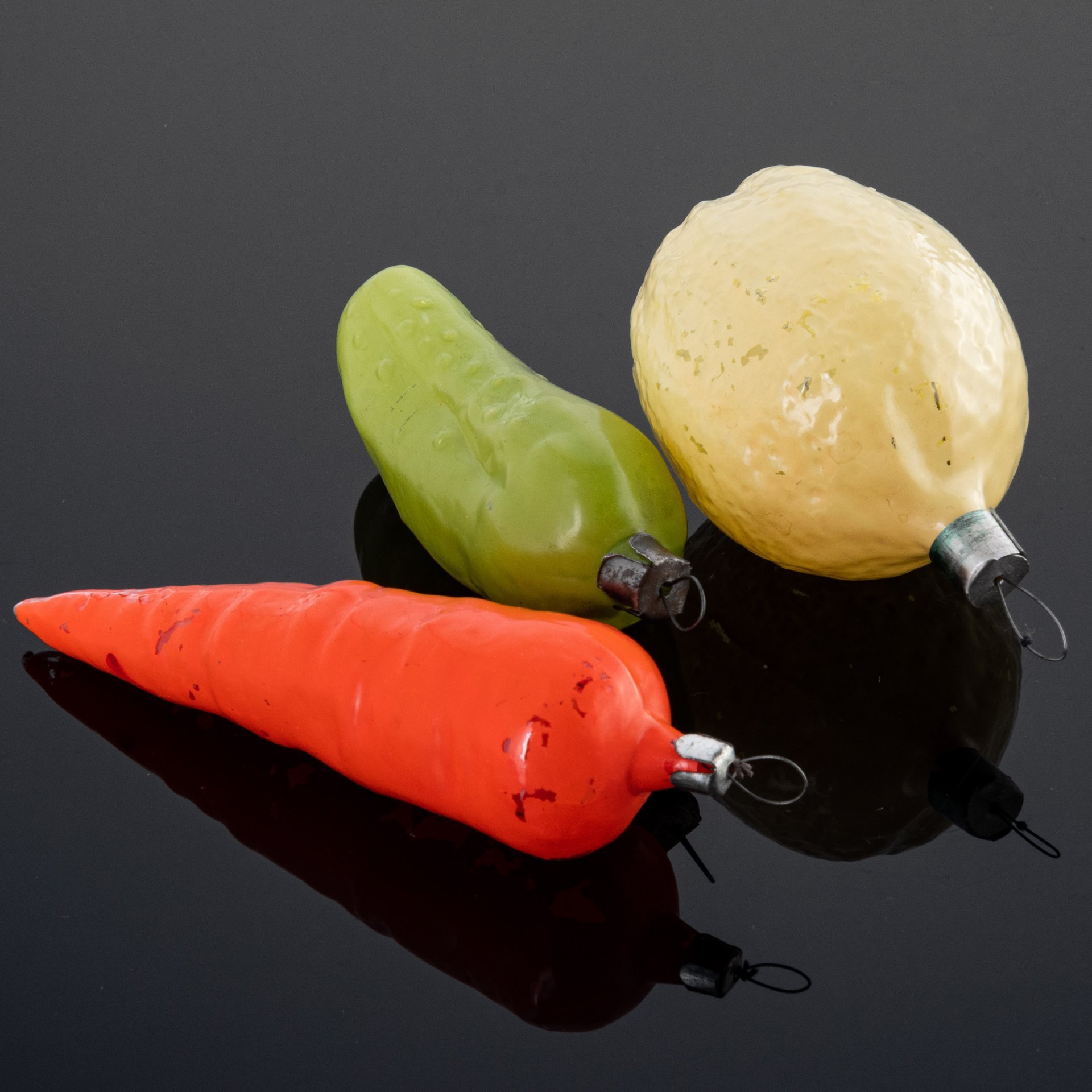 Набор из трех елочных игрушек (морковка, огурец и лимон)