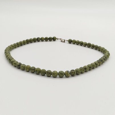 Бусы с бусинами круглой формы, металл, змеевик, Россия, 1990-2010 гг.