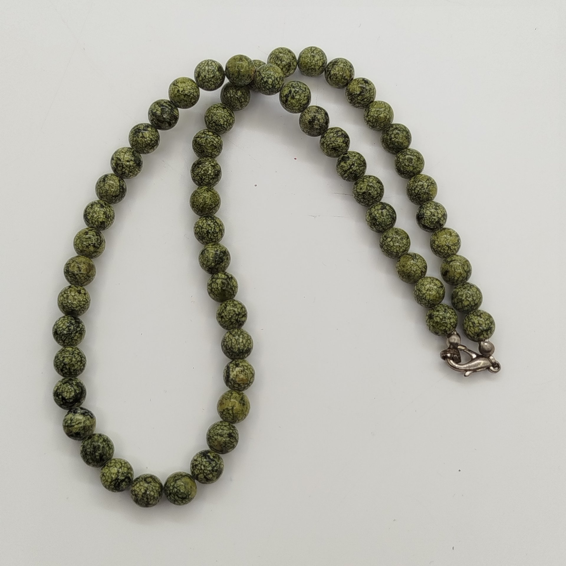 Бусы с бусинами круглой формы, металл, змеевик, Россия, 1990-2010 гг.