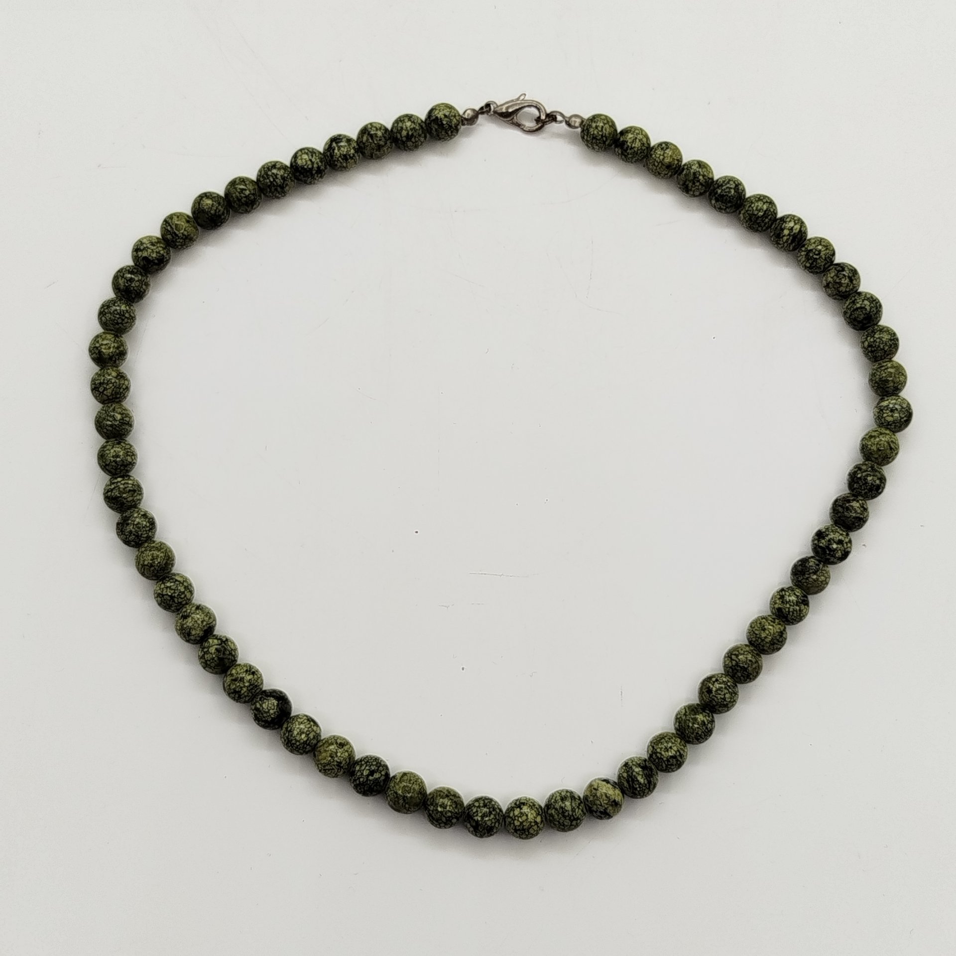 Бусы с бусинами круглой формы, металл, змеевик, Россия, 1990-2010 гг.
