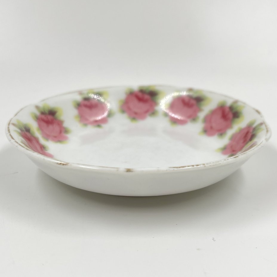 Розетка, украшенная цветочным декором (розы), фарфор, деколь, золочение, Фарфоровая фабрика Гарднера, Российская империя, 1900-1917 гг., Фарфоровая фабрика Гарднера