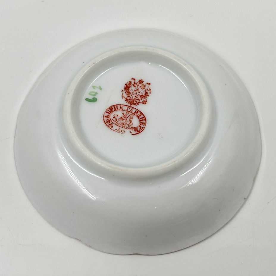 Розетка, украшенная цветочным декором (розы), фарфор, деколь, золочение, Фарфоровая фабрика Гарднера, Российская империя, 1900-1917 гг., Фарфоровая фабрика Гарднера