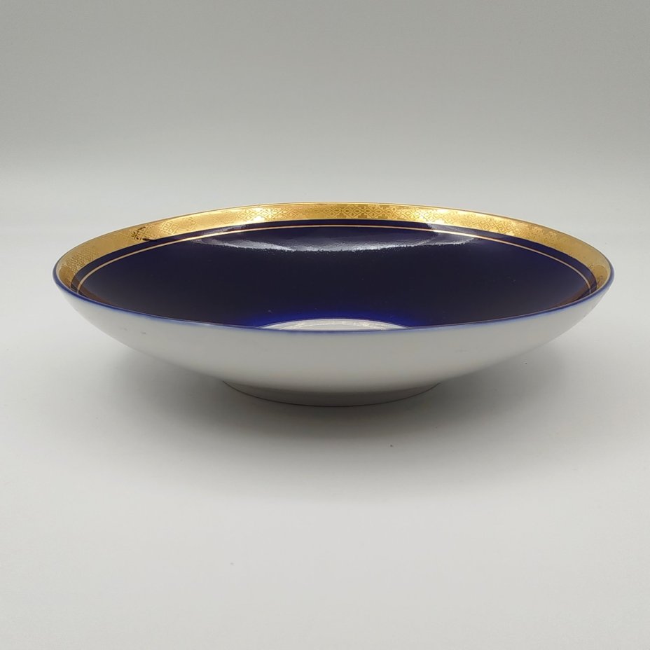 Сухарница кобальтового цвета с орнаментальным декором, фарфор, крытье, золочение, Ленинградский фарфоровый завод (ЛФЗ), СССР, 1960-1970 гг.