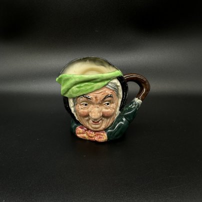 Кувшин миниатюрный (молочник) "Sairey Gamp" (миссис Гэмп - медсестра в романе Чарльза Диккенса "Мартин Чезлвит"), авторы Лесли Харрадайн и Гарри Фентон, Royal Doulton