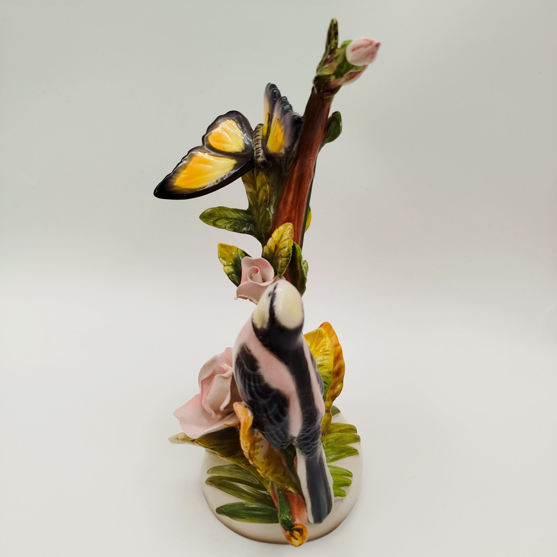 Статуэтка "Птица и бабочка на цветке", фаянс, роспись, Италия, 1970-1990 гг.