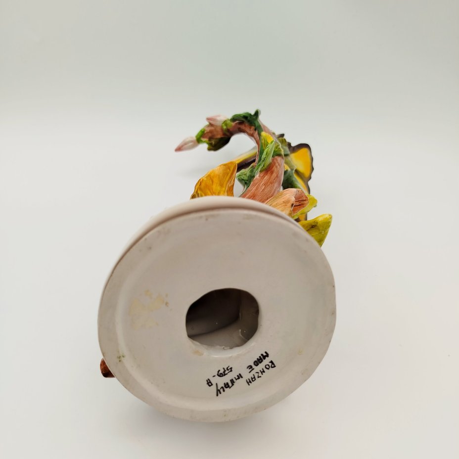 Статуэтка "Птица и бабочка на цветке"