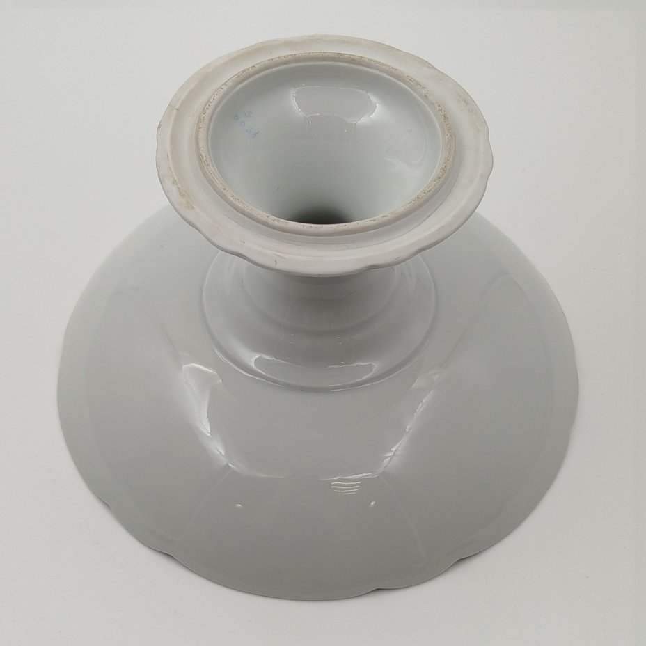 Фруктовница, украшенная изображением роз