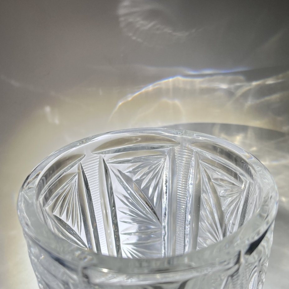 Вазочка с геометрическим декором