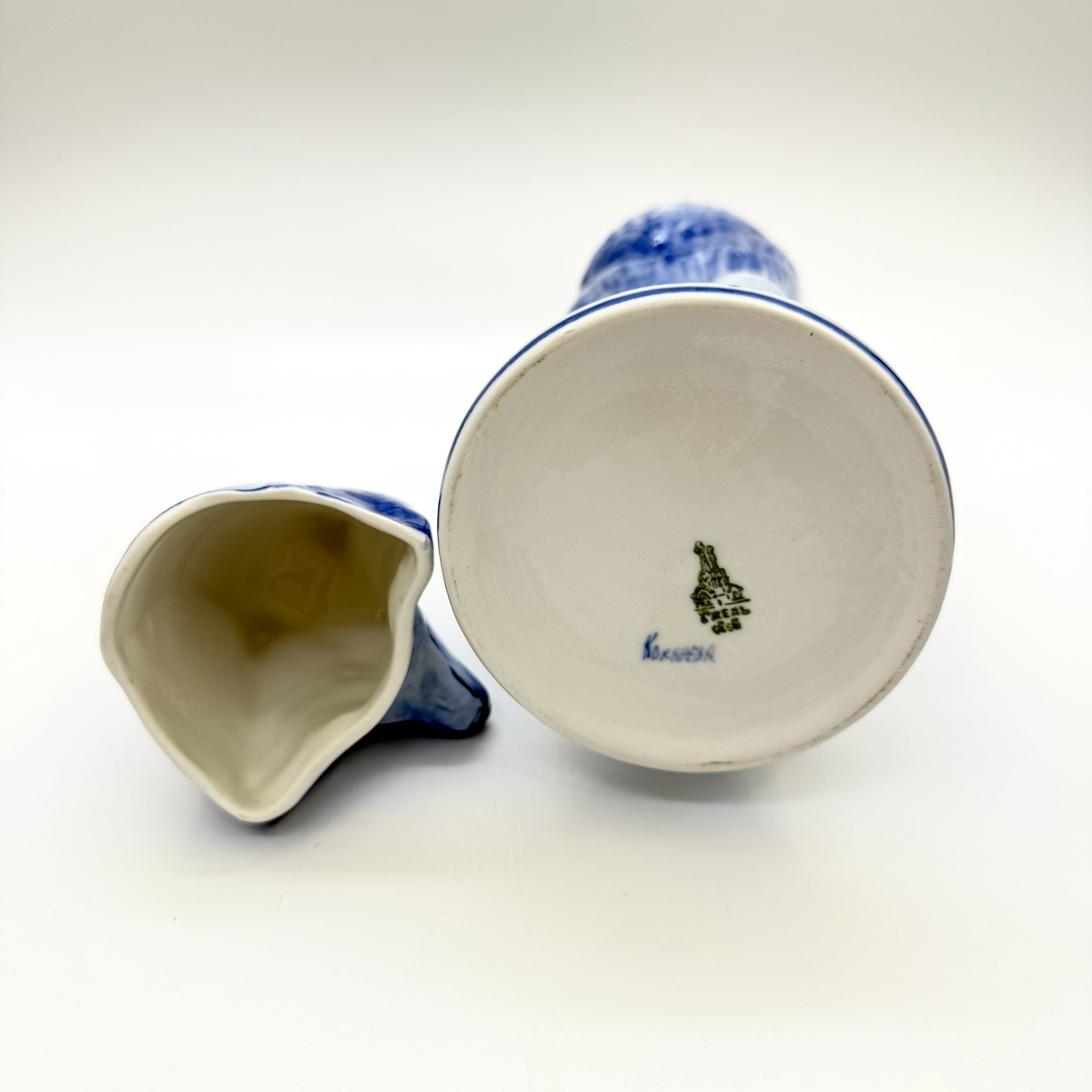 Штоф "Волк", фарфор, роспись, Гжельский фарфоровый завод, Россия, 1991-2010 гг., Гжельский фарфоровый завод