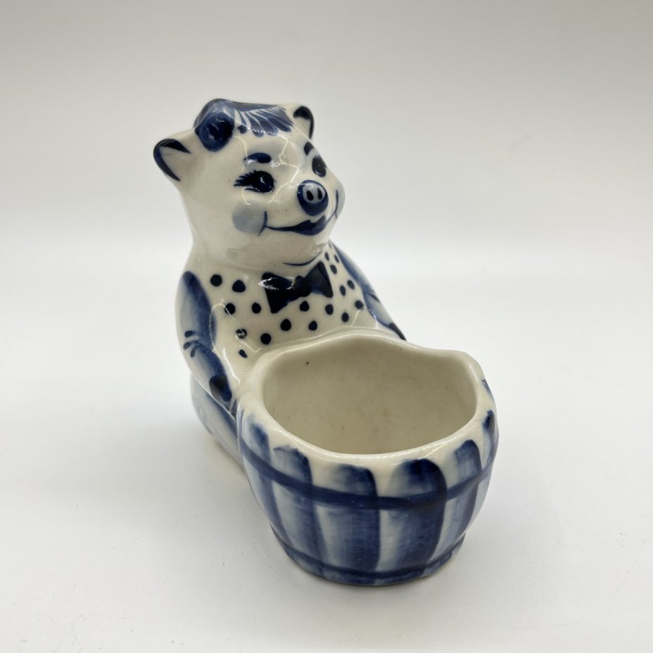 Пашотница (подставка для яйца) (солонка) "Поросенок с корытом", Гжель, фарфор, роспись, Россия, 2000-2010 гг.