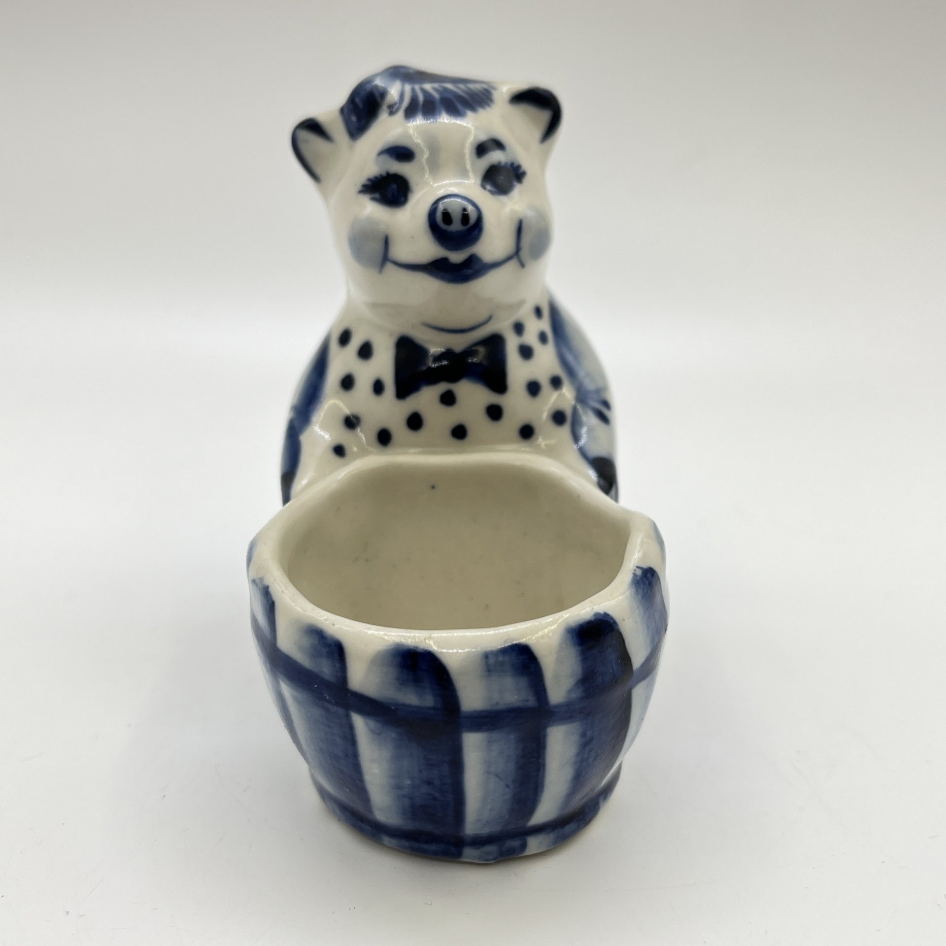 Пашотница (подставка для яйца) (солонка) "Поросенок с корытом", Гжель, фарфор, роспись, Россия, 2000-2010 гг.