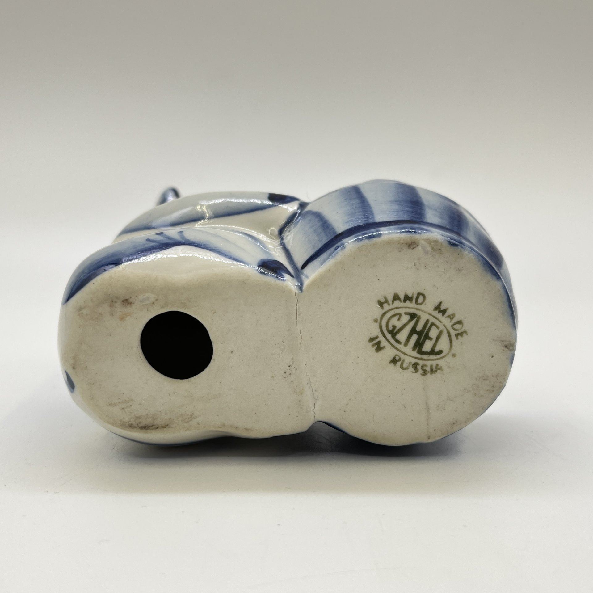 Пашотница (подставка для яйца) (солонка) "Поросенок с корытом", Гжель, фарфор, роспись, Россия, 2000-2010 гг.