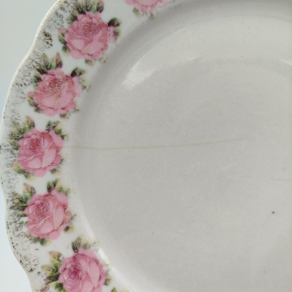 Набор из шести десертных тарелок с декором в виде роз, фарфор, деколь, золочение, Дулевский фарфоровый завод (Дулёво), СССР, 1925-1926 гг.