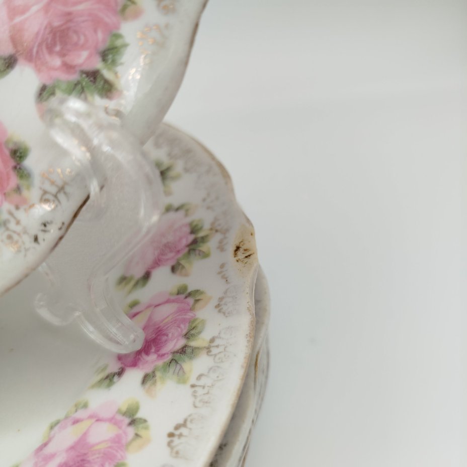 Набор из шести десертных тарелок с декором в виде роз, фарфор, деколь, золочение, Дулевский фарфоровый завод (Дулёво), СССР, 1925-1926 гг.