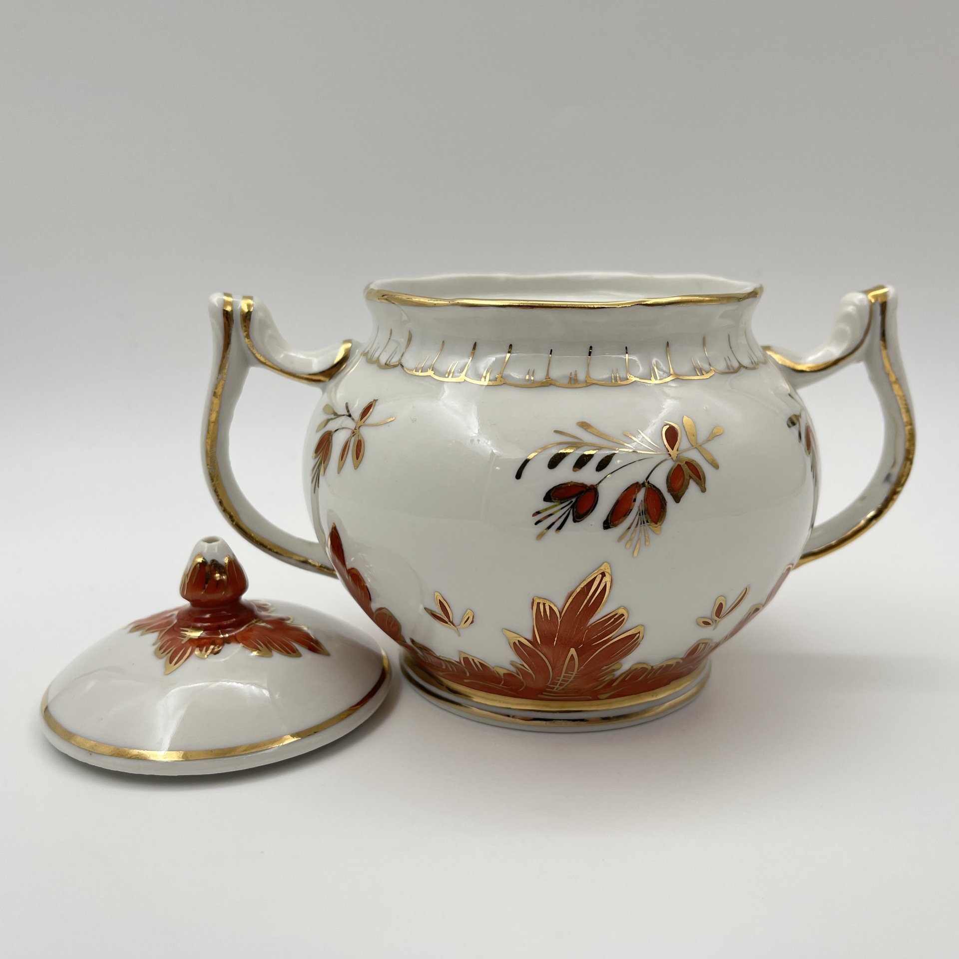 Сахарница из сервиза "Барбарис", фарфор, роспись, золочение, Дмитровский фарфоровый завод (ДФЗ Вербилки), СССР, 1954-1965 гг.