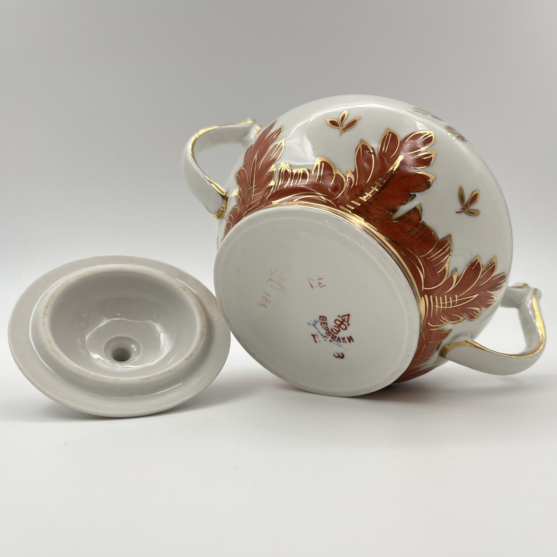 Сахарница из сервиза "Барбарис", фарфор, роспись, золочение, Дмитровский фарфоровый завод (ДФЗ Вербилки), СССР, 1954-1965 гг.